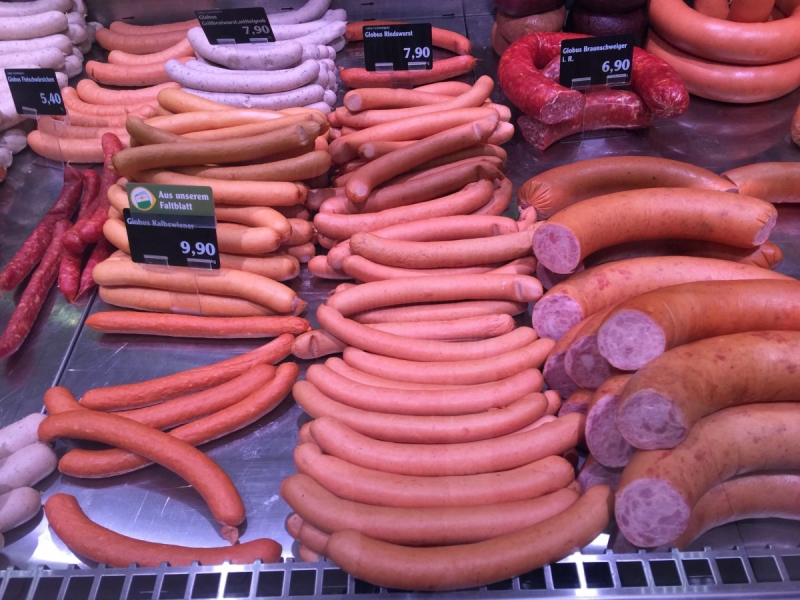 charcuterie-LUCERAM-min_sausages_meat_butchery-1069321